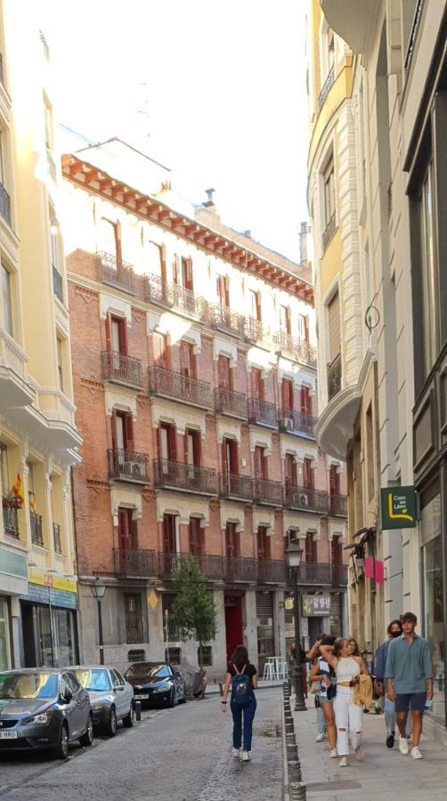 Gran Via. Salud. Puerta Del Sol. Callao. Madrid Buitenkant foto