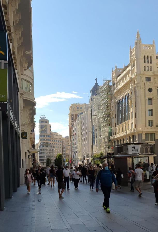 Gran Via. Salud. Puerta Del Sol. Callao. Madrid Buitenkant foto